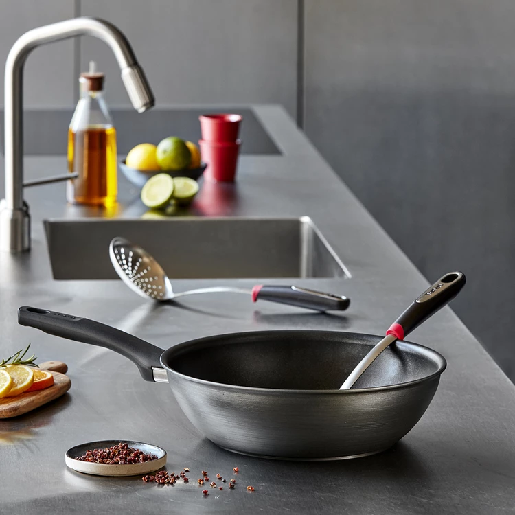 Tefal Titanium Fusion Induction Wok 28cm 4 Tefal Titanium Fusion Induction Wok 28cm - Image 2